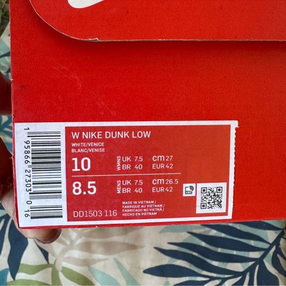 Nike Dunk - Picture 6 of 11